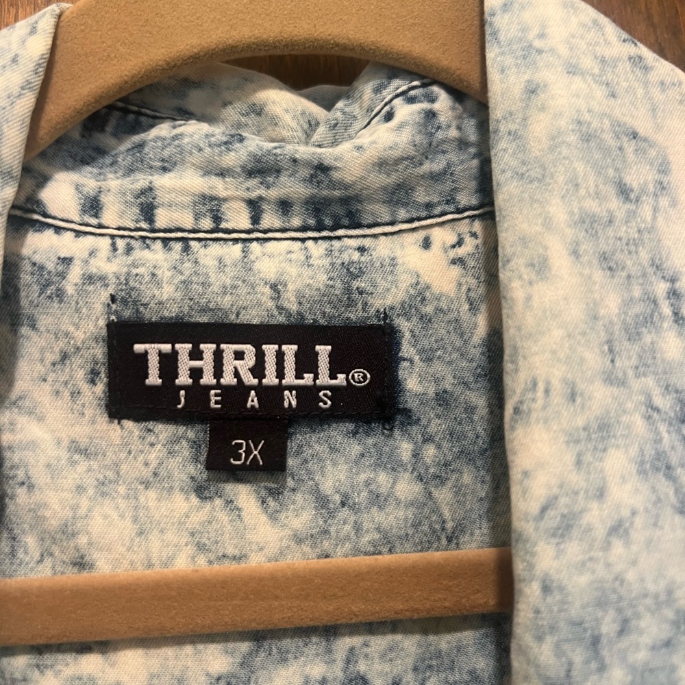 Thrill Jeans Women's Light Blue Button Down Shirt